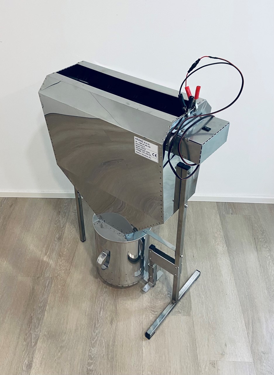 Separador de abejas 50 cm con pedal para colmenas tipo cajón